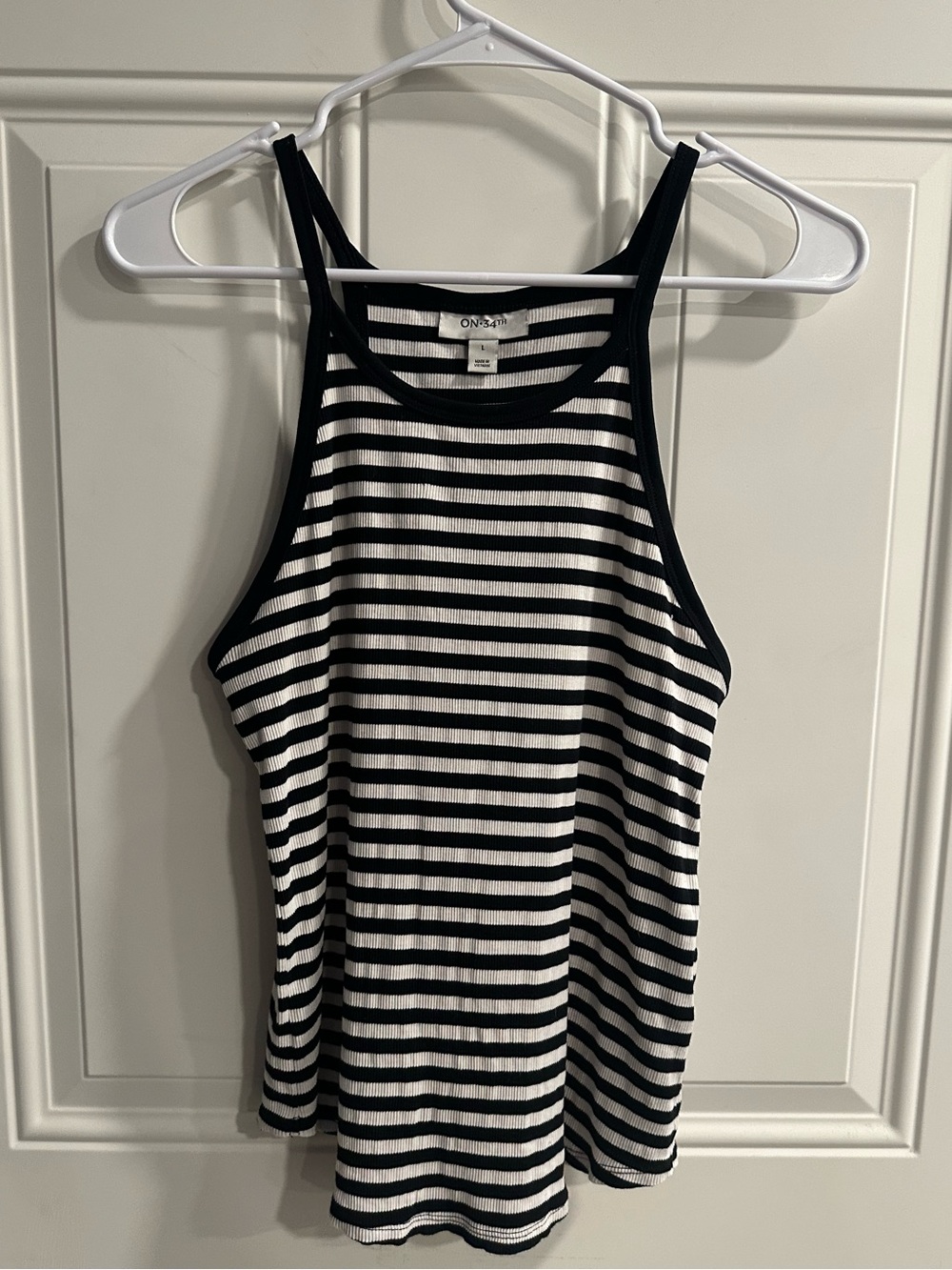 Macys on 34th black and white striped fitted tank top racer back large women’s